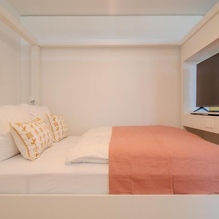 Loewe Apartments Am Rheinfall Нойхаузен-ам-Райнфалль Экстерьер фото